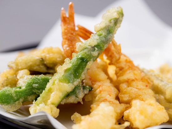 【5月30日(土)開催 足立花火大会】目の前で打ち上がる約13,000発の絶景花火を堪能！国内＆海外の観光客も大歓迎！会席料理＆飲み放題付 ＜乗合＞by なわ安