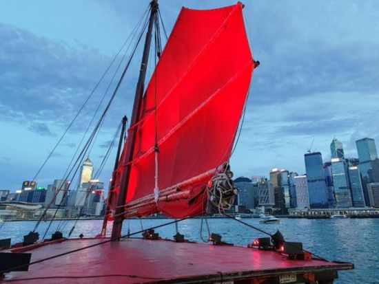 香港の伝統帆船ダックリング号（鴨霊号）乗船チケット ビクトリアハーバーを彩る夕景または夜景を満喫！＜サンセット / ナイトクルーズ＞