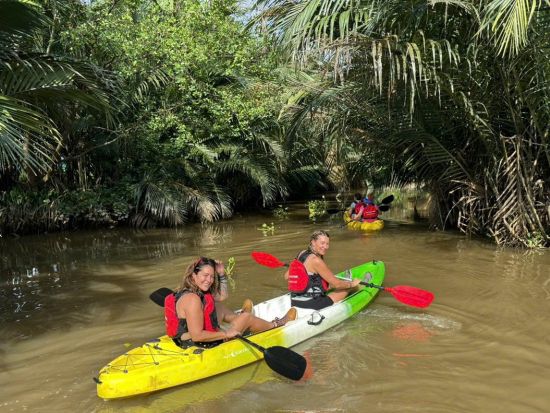 カヤック体験付きメコン川クルーズツアー　ココナッツキャンディ工房などミトー定番観光＆バインセオ料理体験＜1日／往復送迎／日本語ガイド／象耳魚の昼食＞