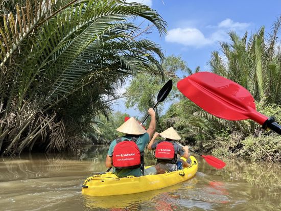 カヤック体験付きメコン川クルーズツアー　ココナッツキャンディ工房などミトー定番観光＆バインセオ料理体験＜1日／往復送迎／日本語ガイド／象耳魚の昼食＞