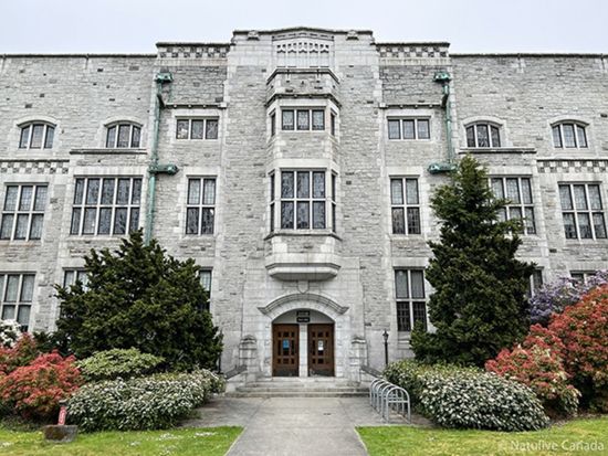 ブリティッシュ・コロンビア大学 観光ツアー　UBC人類学博物館＆UBCブックストア ＜日本語ガイド＞