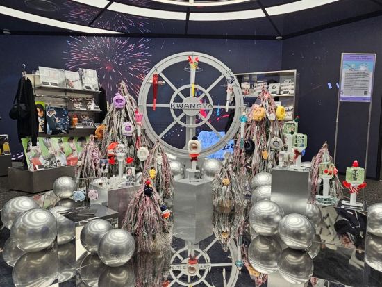 K-POPアイドル4大事務所巡りツアー　HYBE＆SM＆YG＆JYP訪問＋KSPOドーム観光 ＜午後／KPOPに詳しい日本語ガイド＞