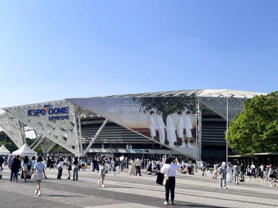 K-POPアイドル4大事務所巡りツアー　HYBE＆SM＆YG＆JYP訪問＋KSPOドーム観光 ＜午後／KPOPに詳しい日本語ガイド＞
