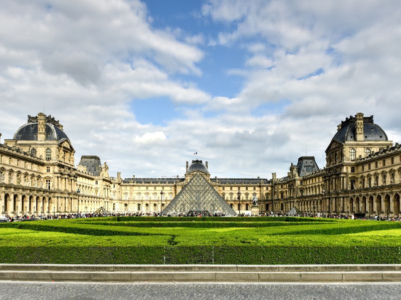 France_Paris_The_Louvre_shutterstock_660771904
