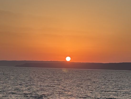 サンセットクルージングツアー グ美しい夕焼けを船上から楽しむ癒しのひととき＜百合ケ浜ビーチ発＞ byタンディーマリン