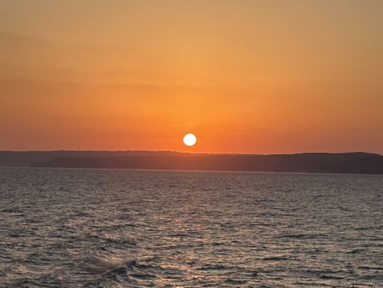 サンセットクルージングツアー グ美しい夕焼けを船上から楽しむ癒しのひととき＜百合ケ浜ビーチ発＞ byタンディーマリン