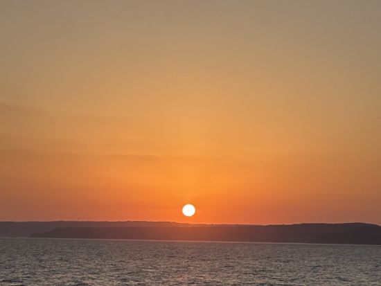 サンセットクルージングツアー グ美しい夕焼けを船上から楽しむ癒しのひととき＜百合ケ浜ビーチ発＞ byタンディーマリン