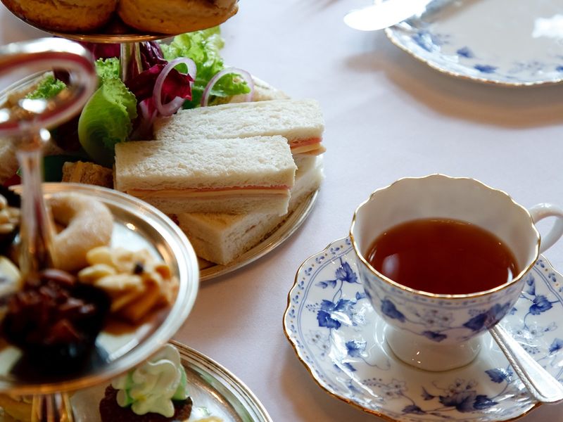 UK_High Tea_shutterstock_19298983