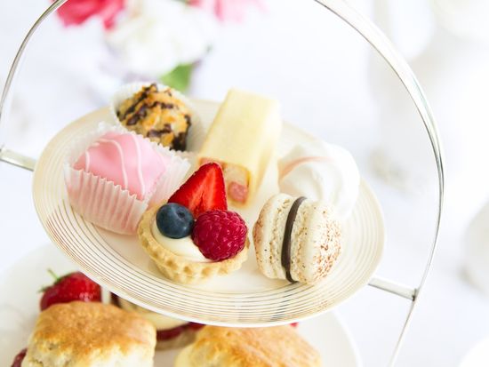 uk_afternoon_tea_shutterstock_151049732
