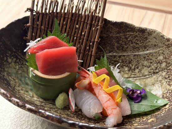 チャオプラヤ川ディナークルーズ「オークラクルーズ」　季節の会席 または 鉄板焼き＜アジアティーク集合＞