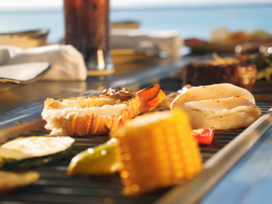 ビーチハウスグリルBBQ食事券＆事前予約サービス　ビーチを眺めながら開放的な空間で楽しむBBQディナー！＜デュシットビーチリゾートグアム内＞