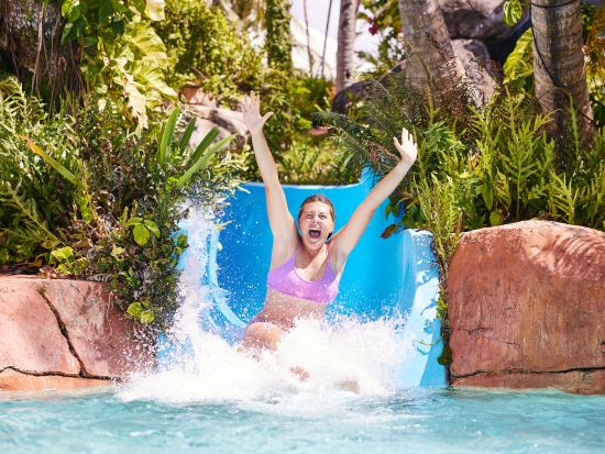 PICグアム ウォーターパーク入場券＋『パイレーツ・オブ・ザ・パシフィック』ディナーショー　豊富なアクティビティを満喫！＜送迎付き／1日or半日の選べるプラン＞