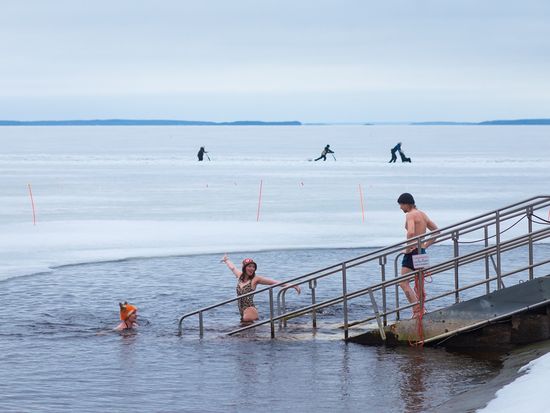 Rauhaniemi_Sauna_Winter_ice_swimming_avanto_Visit_Tampere_Laura_Vanzo-36