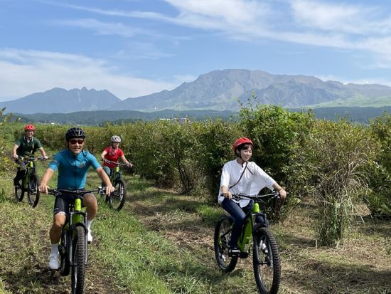 阿蘇半日サイクリングツアー　電動E-bikeで阿蘇の絶景と田園風景を地元ガイドと巡る旅 ＜2.5～6時間／道の駅阿蘇発着＞ by NPO法人ASO田園空間博物館