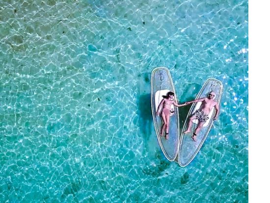 川平湾クリアSUPツアー 少人数開催！今話題の透明なSUPを体験！"ミシュラン"三ツ星の絶景スポットを満喫◎ドローン撮影無料＜約1時間30分／送迎可＞