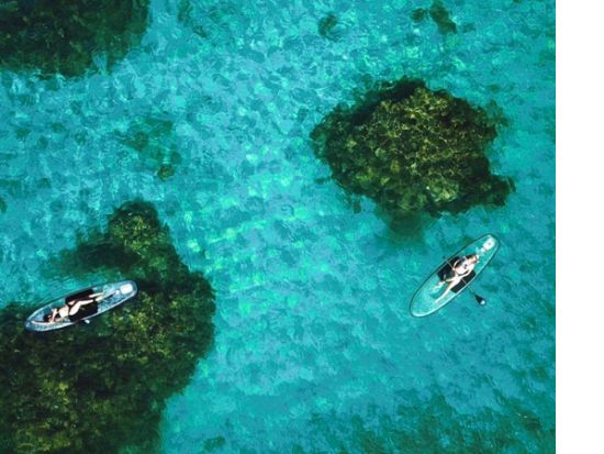 川平湾クリアSUPツアー 少人数開催！今話題の透明なSUPを体験！"ミシュラン"三ツ星の絶景スポットを満喫◎ドローン撮影無料＜約1時間30分／送迎可＞