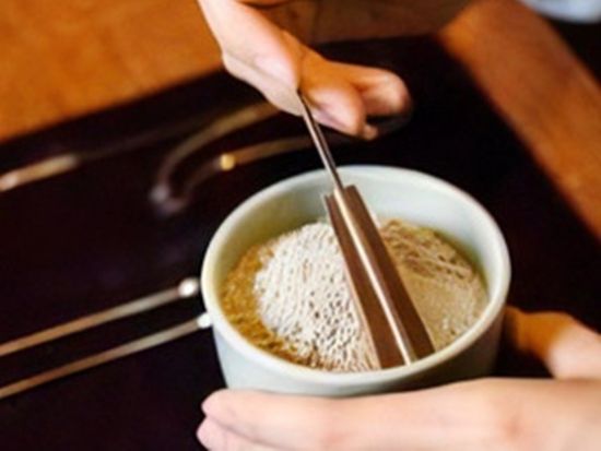 「茶房えん」にて茶道＆香道体験 築100年の町家で日本伝統文化を学ぶ＜約90分／池田市＞