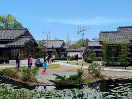 新幹線で行く台湾南部の旅　故宮南院＋烏山頭ダム＋嘉義観光　鶏肉飯の昼食付き＜日本語ガイド／高雄発着＞