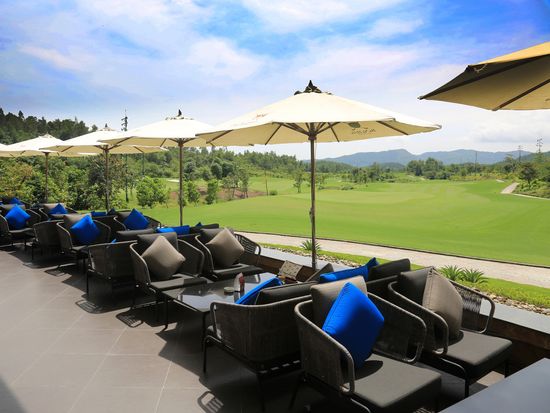 BaNaHills_OutdoorCouches_9640