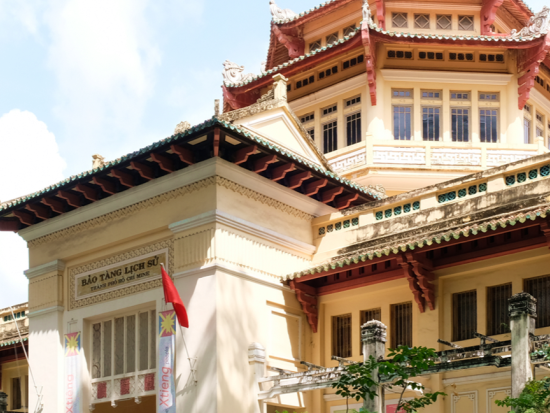 ホーチミン市内観光1日ツアー　地下鉄乗車体験＋ホーチミン市歴史博物館＋クァン・サン美術館などを訪問！＜日本語ガイド／ベジタリアンランチ付き／ホーチミン発＞