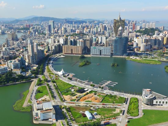 【空港送迎】マカオ国際空港 ⇔ マカオ市内 ＜最大定員9名／日本語もしくは英語ガイド＞