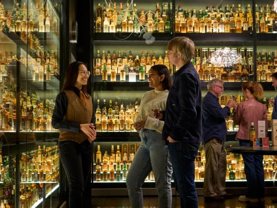 ウイスキーの博物館「スコッチウイスキー・エクスペリエンス」ツアー＜試飲付き／日本語オーディオガイド／約1時間＞