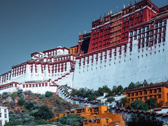 【上海発】天空と祈りの聖地・チベット3泊4日＜ 日本語ガイド / 食事付き / 宿泊付き＞