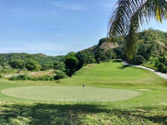 ゴルフ場予約 リロアン・ゴルフコース　日帰りまたは宿泊付きプラン＜ホテル送迎付／日本語ガイド同行＞