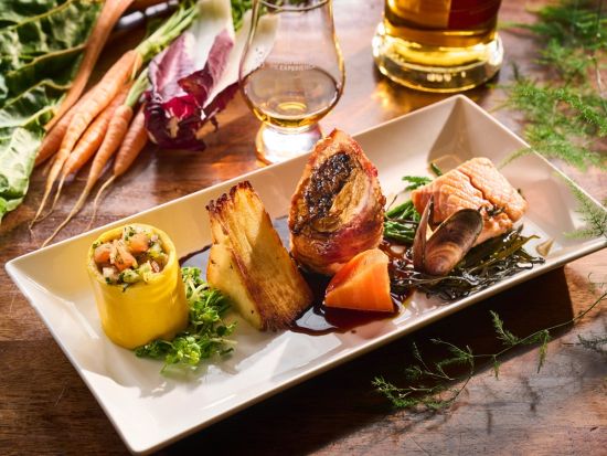 ウイスキーの博物館「スコッチウイスキー・エクスペリエンス」ツアー　スコットランド伝統料理のディナー付き＜英語ガイド／試飲付き＞ 