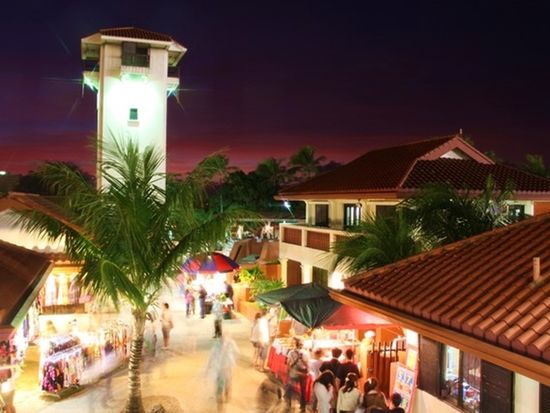 Beach Resort_Guam_Chamorro Village_Night Market_PIXTA_1220500