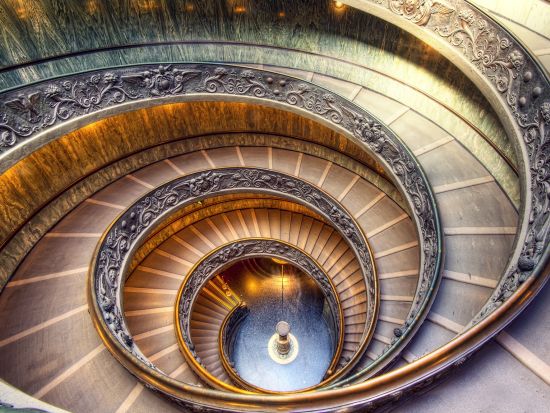 【優先入場＆特別通路利用】ヴァチカン美術館＋システィーナ礼拝堂＋サン・ピエトロ大聖堂見学ツアー ＜約3時間／日本語ガイド＞by Mybus