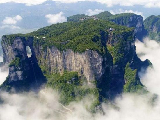 【北京発】世界遺産・張家界武陵源と天門山など2泊3日の旅＜日本語ガイド / 宿泊付き／食事付き / 1名催行＞