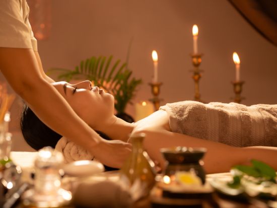 地元人にも人気！水上に浮かぶレストラン「ランタウ・フローティング・ネイティブ・レストラン」ディナー＆ベルスパ＜往復送迎付き＞