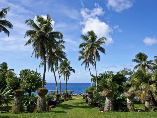 グアム島内観光半日ツアー　アプガン砦＋ラッテストーン＋恋人岬＋マイクロネシアモールなどを訪問！空港お送りも可能＜午前／月・金／英語ガイド／送迎付き＞