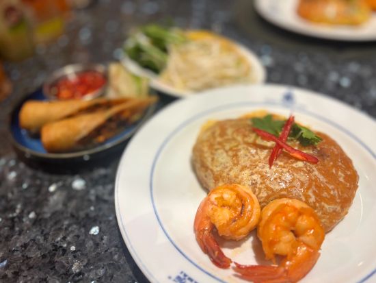 バンコクフォトジェニック観光ツアー ピンクのガネーシャ＋ワットパクナム　人気ブロガー監修・ティップサマイのパッタイ昼食プラン有＜午前・午後／日本語／当日予約可＞