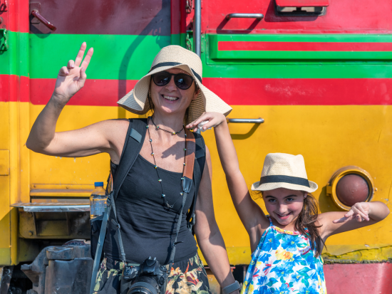 本格象乗り体験＋メークロン線路市場半日観光ツアー　列車の乗車体験付き　タイ料理の昼食付きプランあり＜午前／日本語ガイド＞