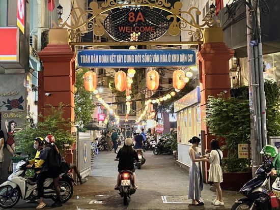 サイゴンナイトツアー　日本街＆ブイビエン通りでサイゴンの夜の魅力を満喫！ ＜英語ガイド＞