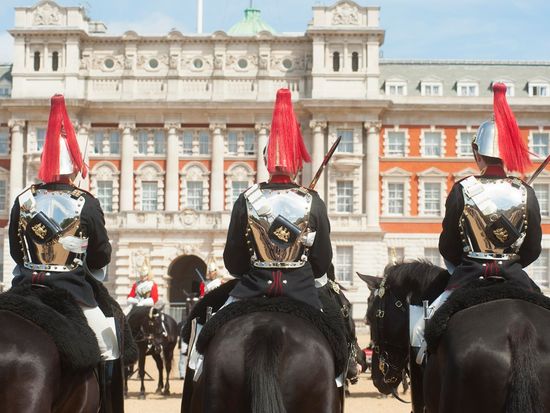 RS4320_Highlights Tour Guards