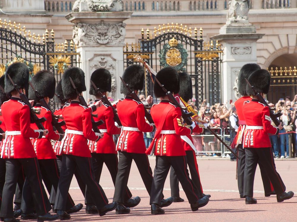 ドアノッカー インテリア 真鍮製 近衛兵 護衛兵 バッキンガム宮殿 イギリス 20250403060114_62128792_10820_