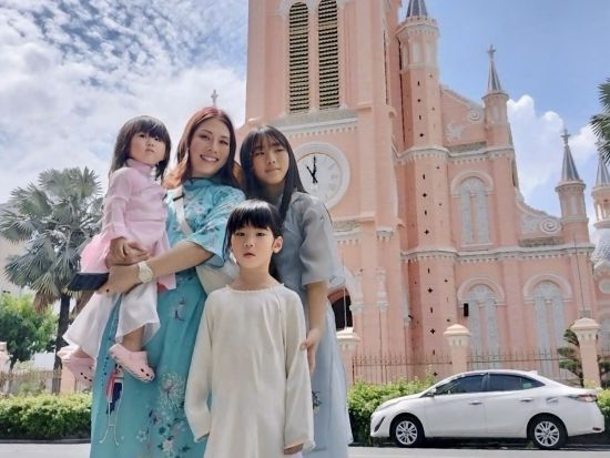 ホーチミン市内観光ツアー　伝統衣装アオザイを着てフォトジェニックスポットを巡る ＜英語または日本語ガイド／貸切プランあり＞