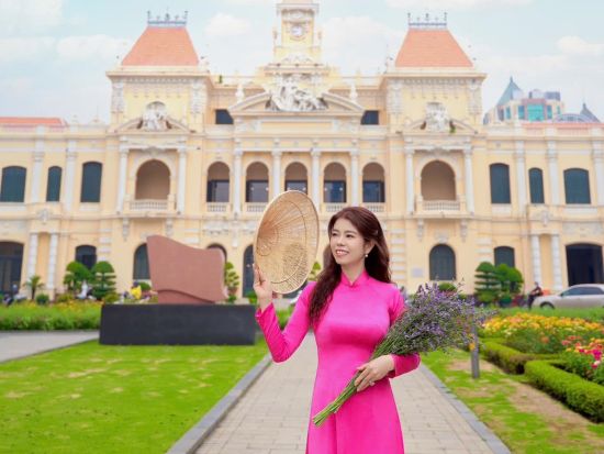 ホーチミン市内観光ツアー　伝統衣装アオザイを着てフォトジェニックスポットを巡る ＜英語または日本語ガイド／貸切プランあり＞