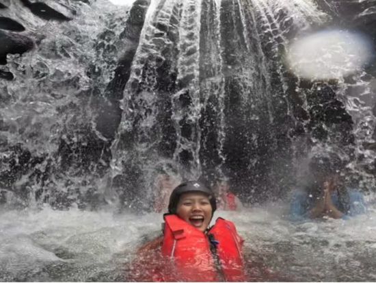 【貸切】半日オオミジャの滝ツアー キャニオニング＆飛び込み体験！夏の定番アクティビティをとことん楽しもう◎＜約3時間／1～7名／送迎可／写真プレゼント＞