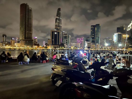 サイゴン川沿い2