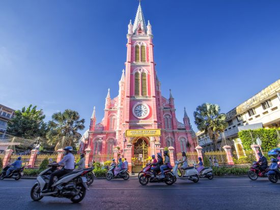 ホーチミン食べ歩きツアー　地元グルメと美しい景色を満喫！ ＜英語または日本語ガイド＞