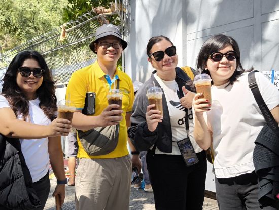ホーチミン市内バイクツアー　バイクに乗って地元ガイドと一緒にホーチミンの名所を観光！ ＜英語または日本語ガイド＞