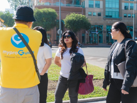 ホーチミン市内バイクツアー　バイクに乗って地元ガイドと一緒にホーチミンの名所を観光！ ＜英語または日本語ガイド＞