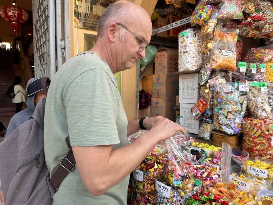 ホーチミングルメツアー バイクで巡るローカルB級グルメ旅！ ＜英語または日本語ガイド＞