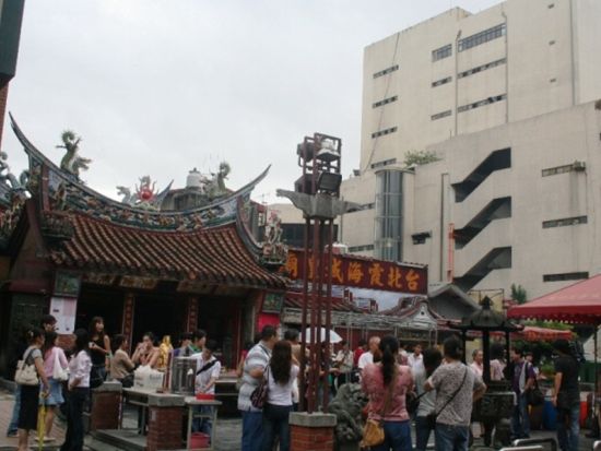 十分（天燈上げ）・台湾No.1「縁結びの神様」月下老人参拝付ツアー　レトロな雰囲気が魅力の平渓での天燈上げは写真映え間違いなし＜午前／日本語ガイド＞by JTB