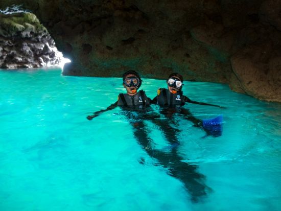 青の洞窟シュノーケリングor体験ダイビング シャトルバス送迎でレンタカーなしでもOK！ボートエントリーで移動も楽々♪＜昼食付／那覇発・北谷発＞