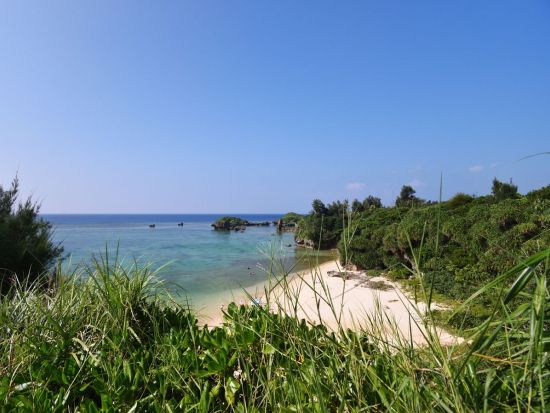 ザネー浜シュノーケリング 穴場絶景スポットを大冒険！遠浅の海で波も穏やか ビーチエントリーで初めての方にもオススメ◎ ＜昼食付／那覇発・北谷発＞